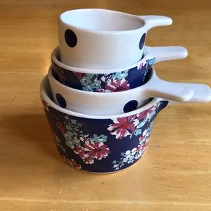 Measuring cups